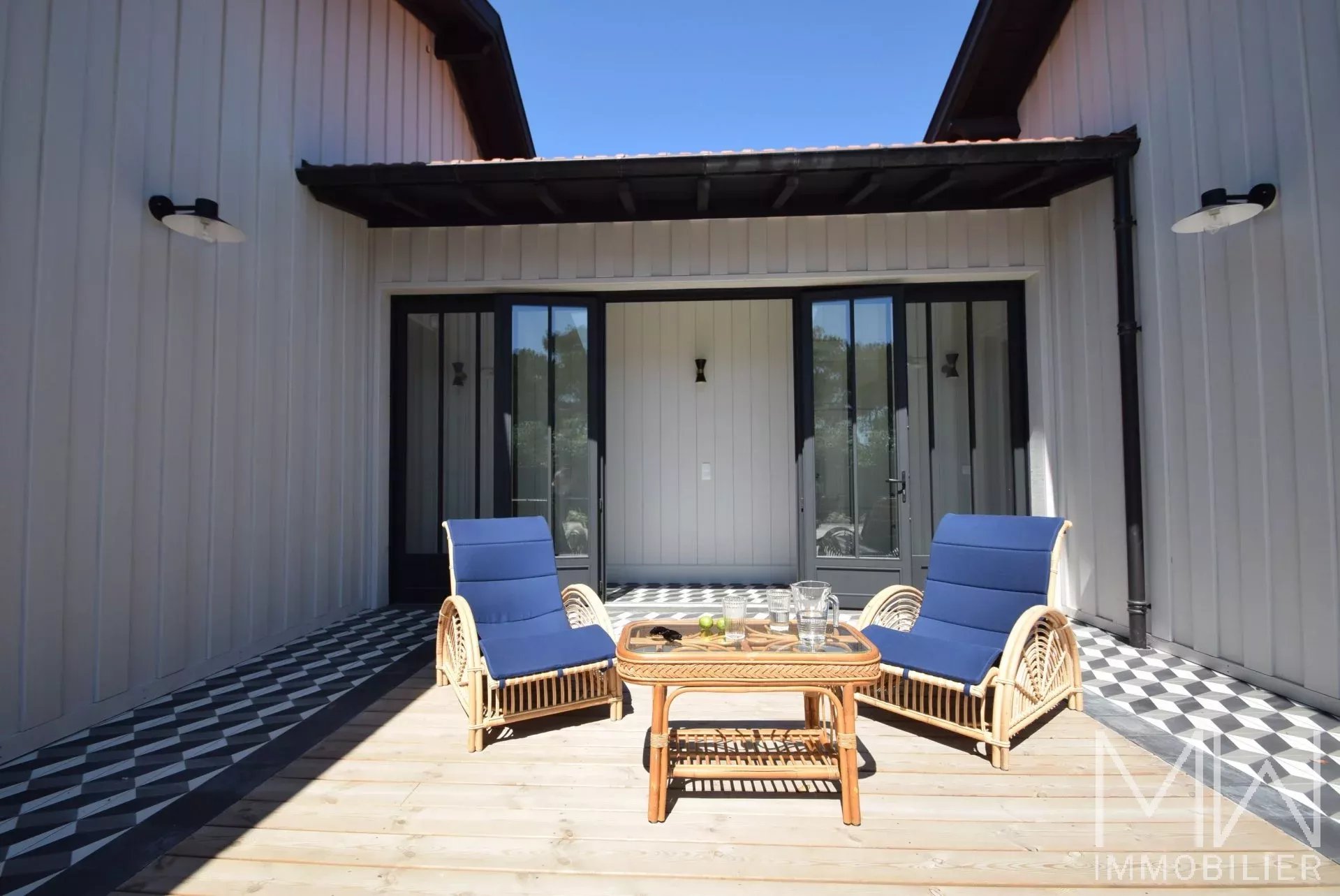 LUXURY VILLA WITH POOL – SLEEPS 10