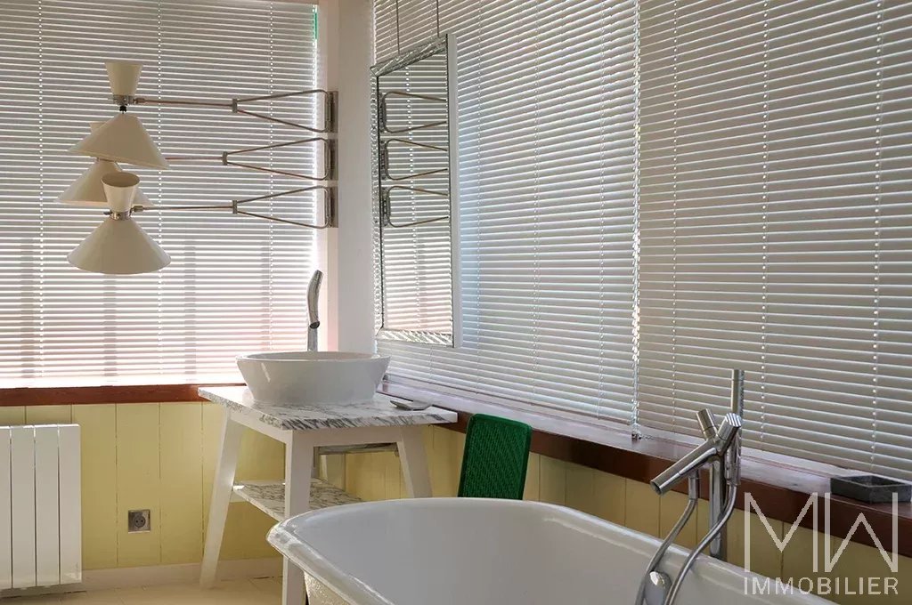 WATERFRONT VILLA – VILLAGE DES JACQUETS – SLEEPS 16