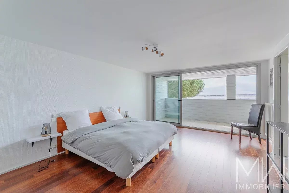 FRONT BEACH VILLA – PETIT PIQUEY – SLEEPS 8