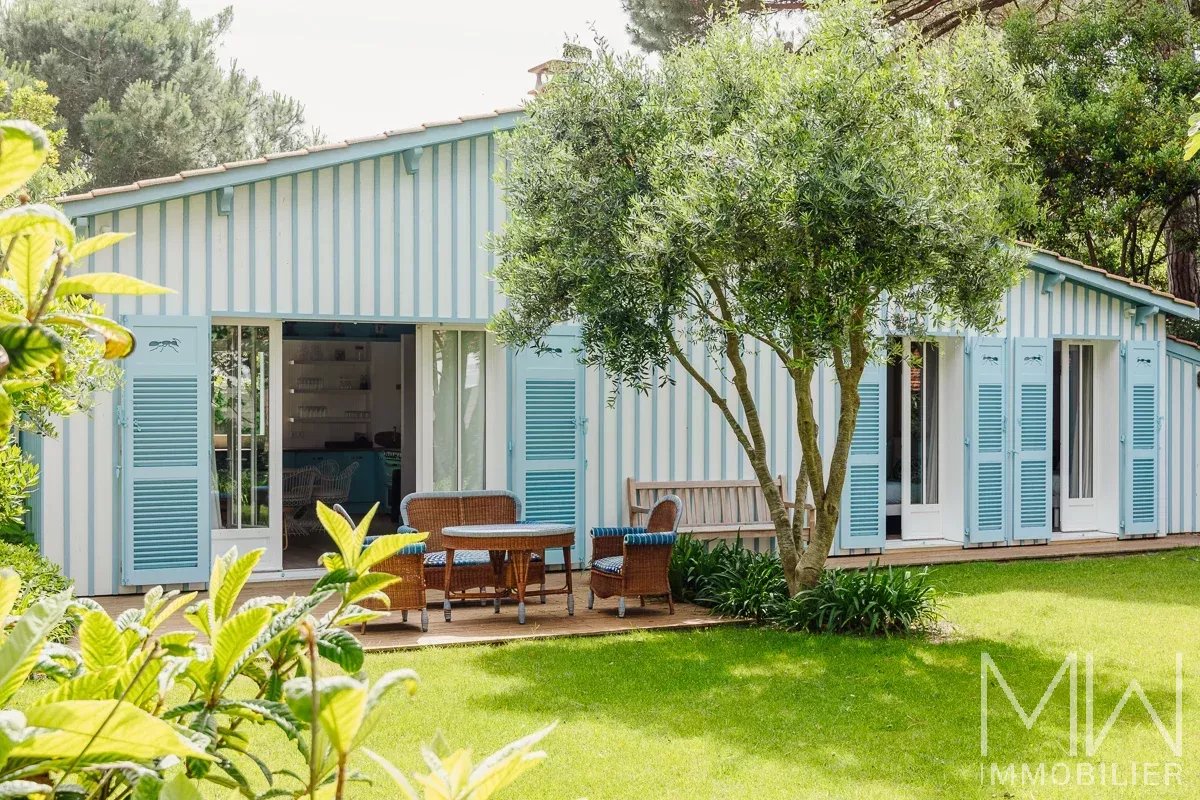 TYPICAL BEACH FRONT VILLA – CAP FERRET – SLEEPS 10