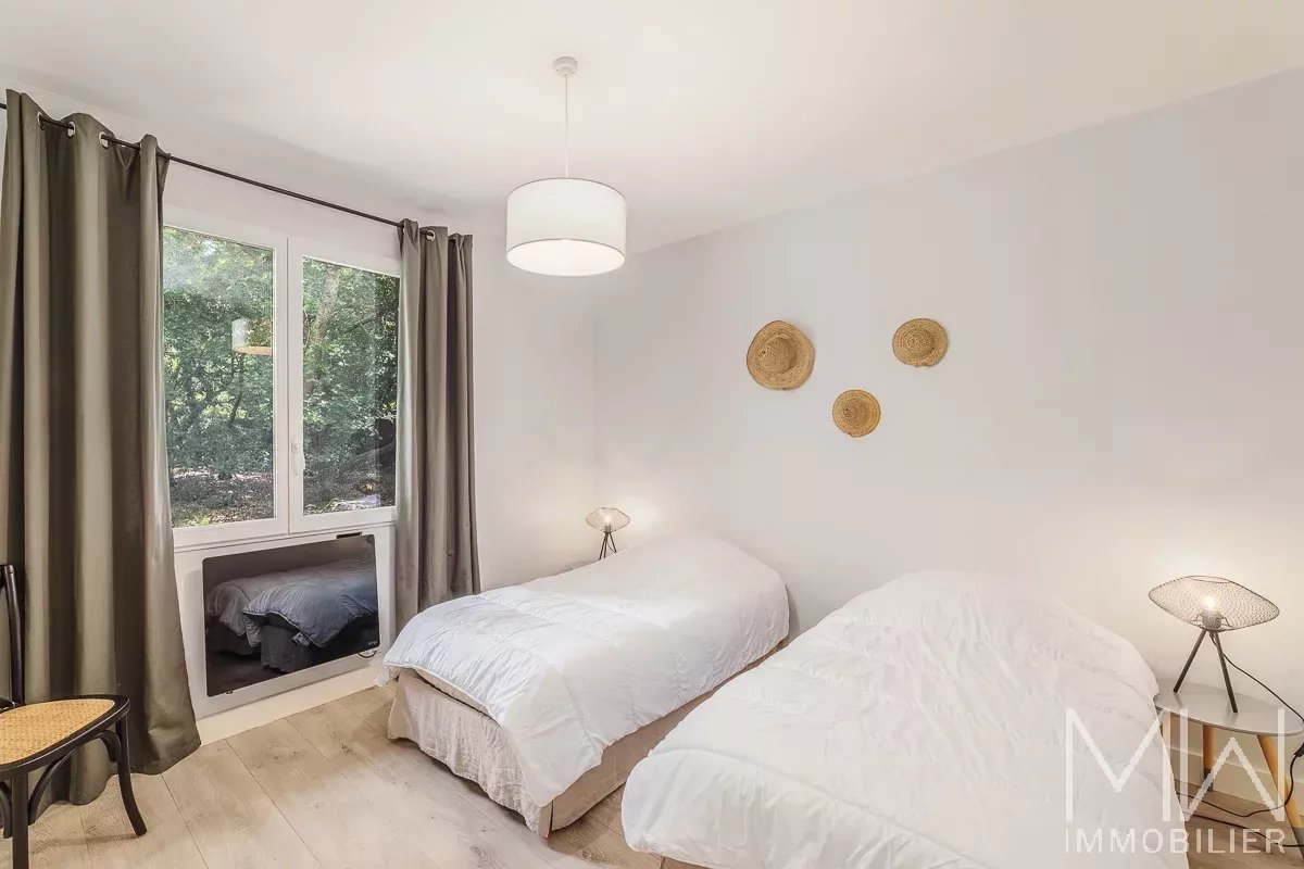 BEAUTIFUL WOODEN VILLA – LA POINTE AUX CHEVAUX PETIT PIQUEY – SLEEPS 9