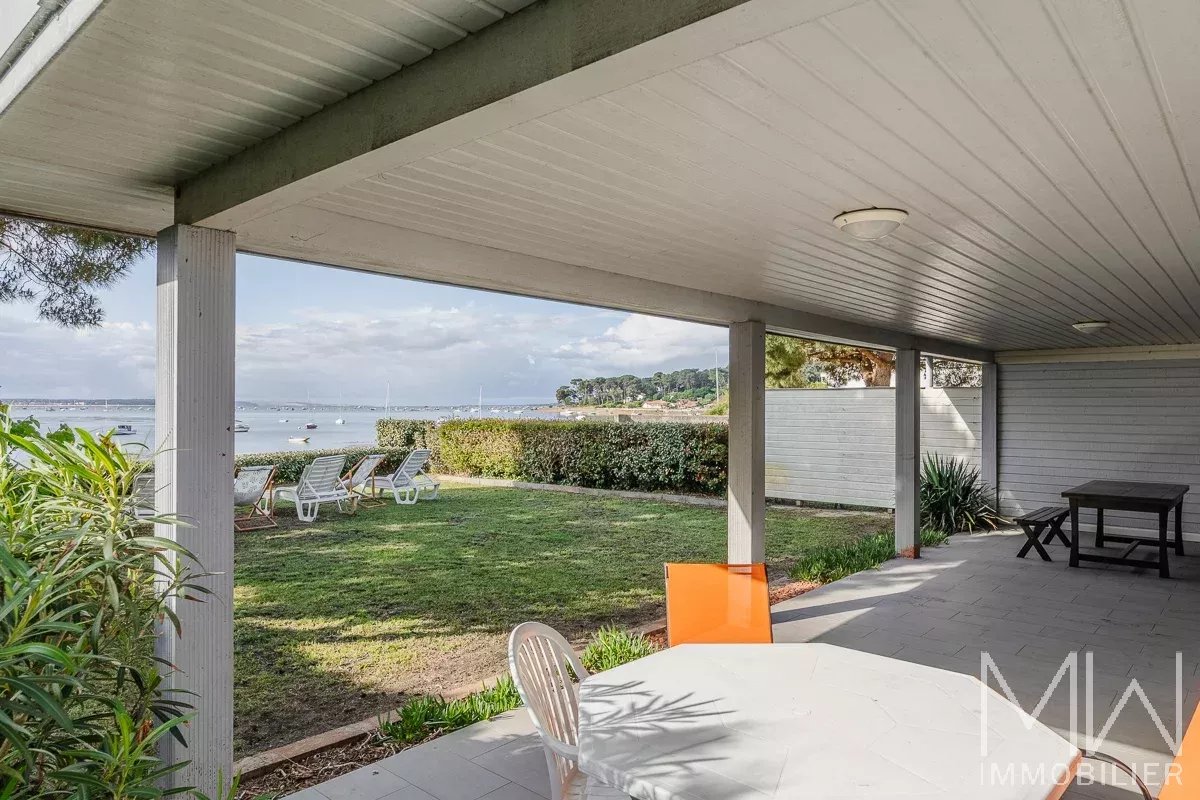 FRONT BEACH VILLA – PETIT PIQUEY – SLEEPS 8