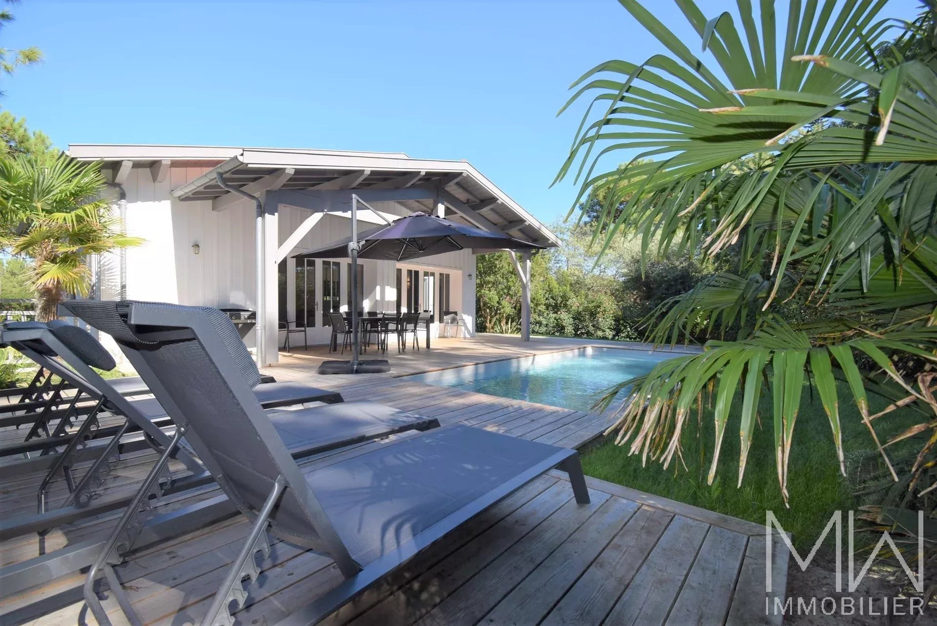 PRETTY WOODEN VILLA IN THE HEART OF CAP FERRET – SLEEPS 8