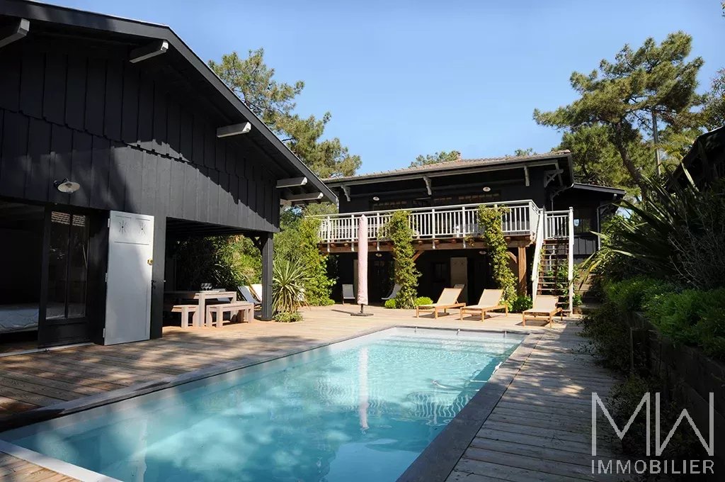 BEAUTIFUL VILLA WOOD AT THE POINTE DU CAP FERRET – SLEEPS 14