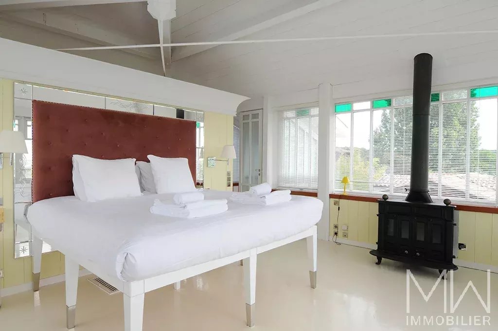 WATERFRONT VILLA – VILLAGE DES JACQUETS – SLEEPS 16