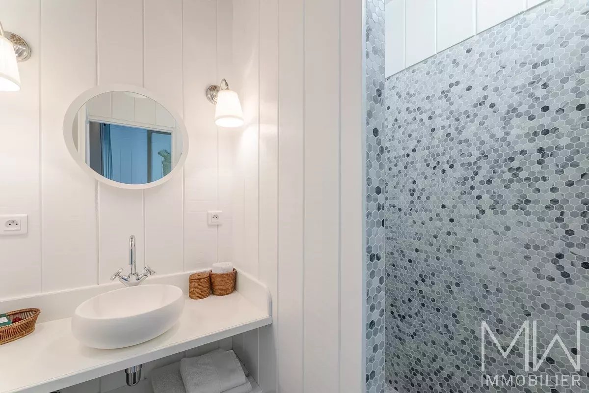 TYPICAL BEACH FRONT VILLA – CAP FERRET – SLEEPS 10