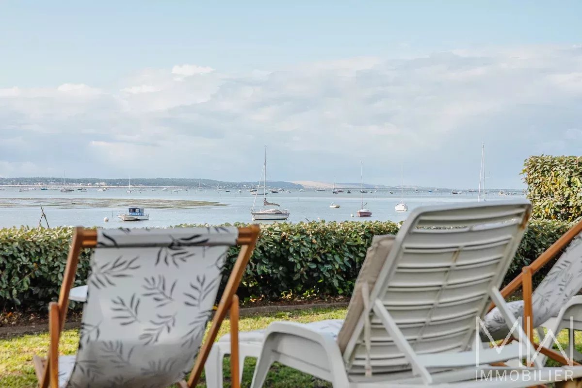 FRONT BEACH VILLA – PETIT PIQUEY – SLEEPS 8