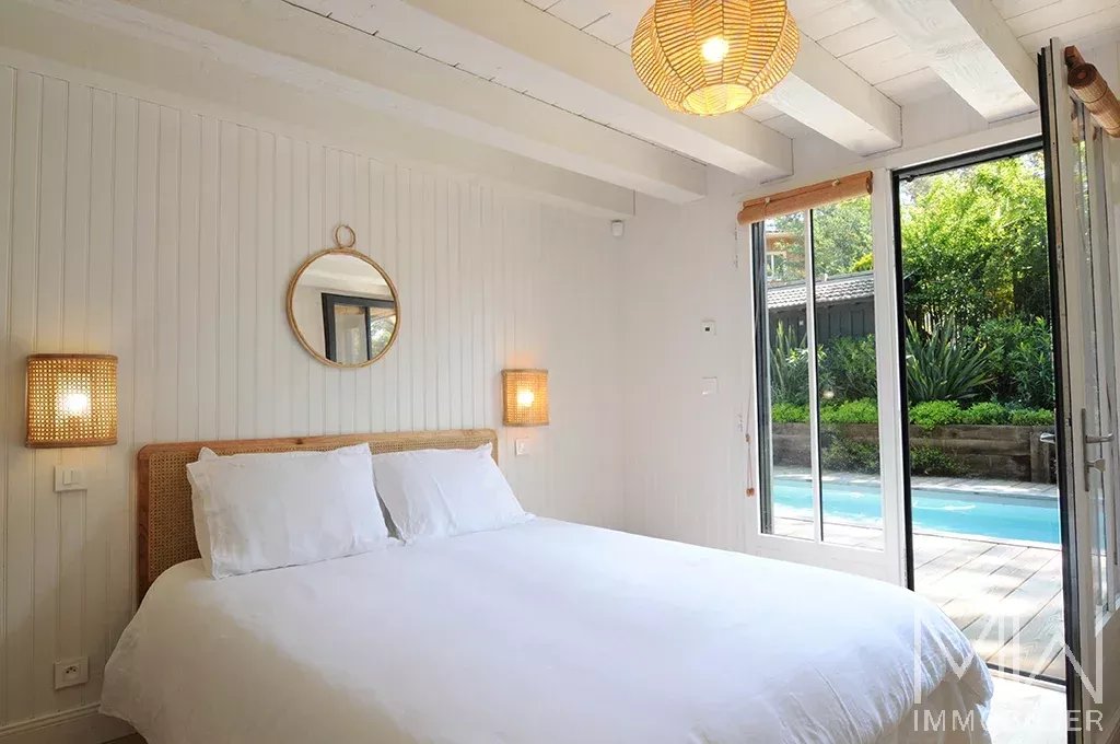 BEAUTIFUL VILLA WOOD AT THE POINTE DU CAP FERRET – SLEEPS 14