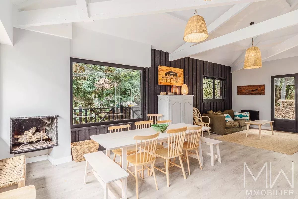 BEAUTIFUL WOODEN VILLA – LA POINTE AUX CHEVAUX PETIT PIQUEY – SLEEPS 9