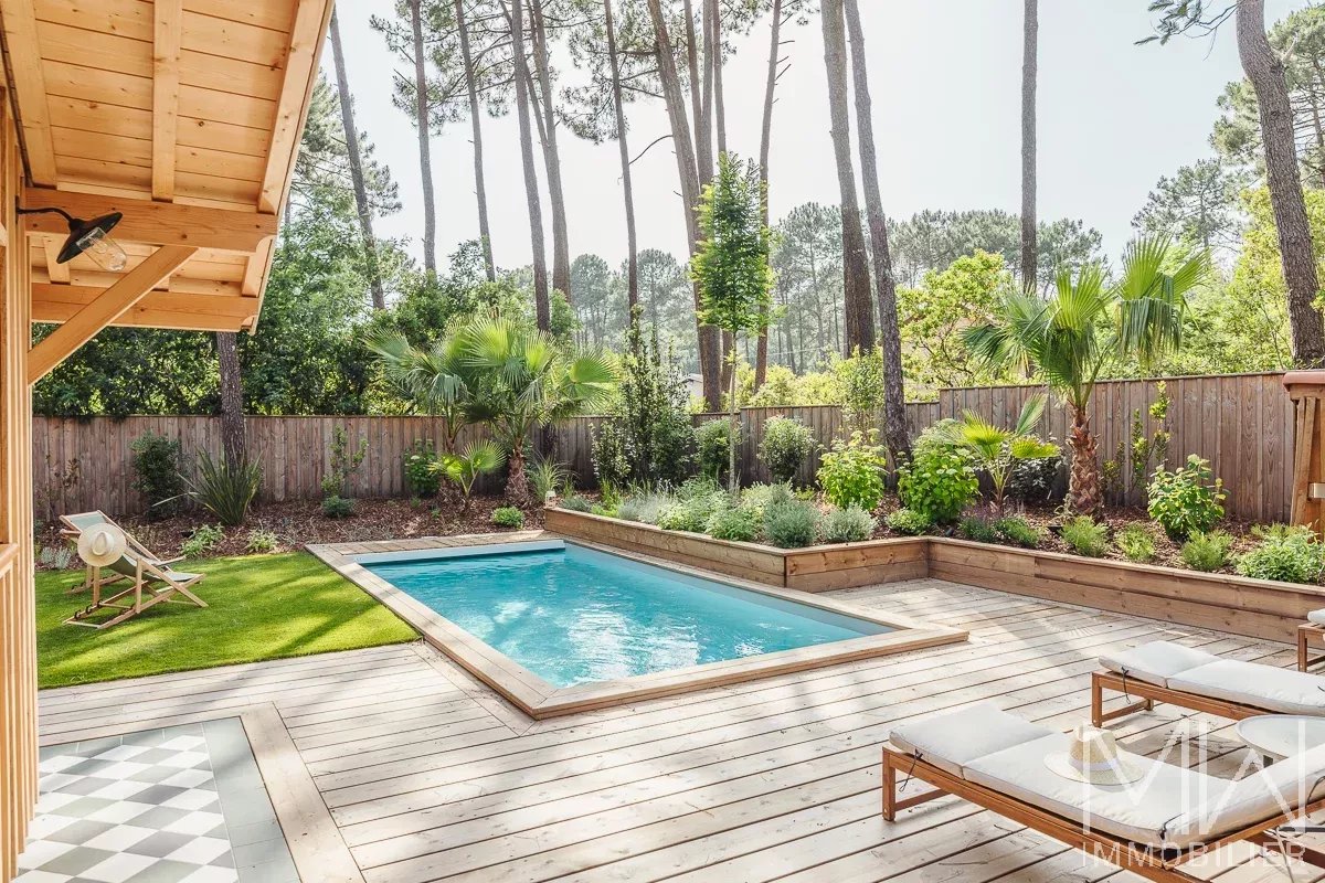 WOODEN VILLA WITH POOL – PETIT PIQUEY – SLEEPS 12