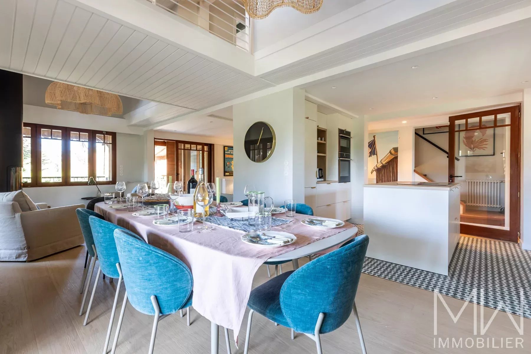 PLEASANT WOODEN VILLA WITH SWIMMING POOL – CAP FERRET – SLEEPS 10