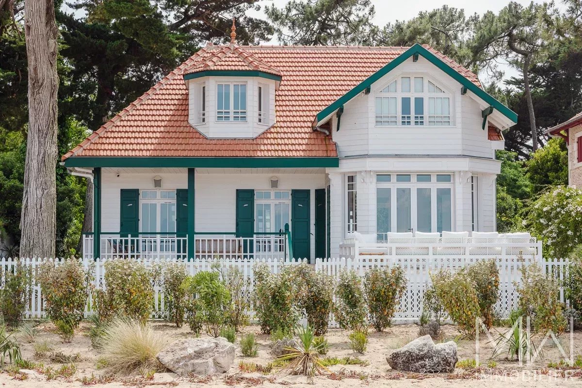 TYPICAL BEACH FRONT VILLA – CAP FERRET – SLEEPS 10