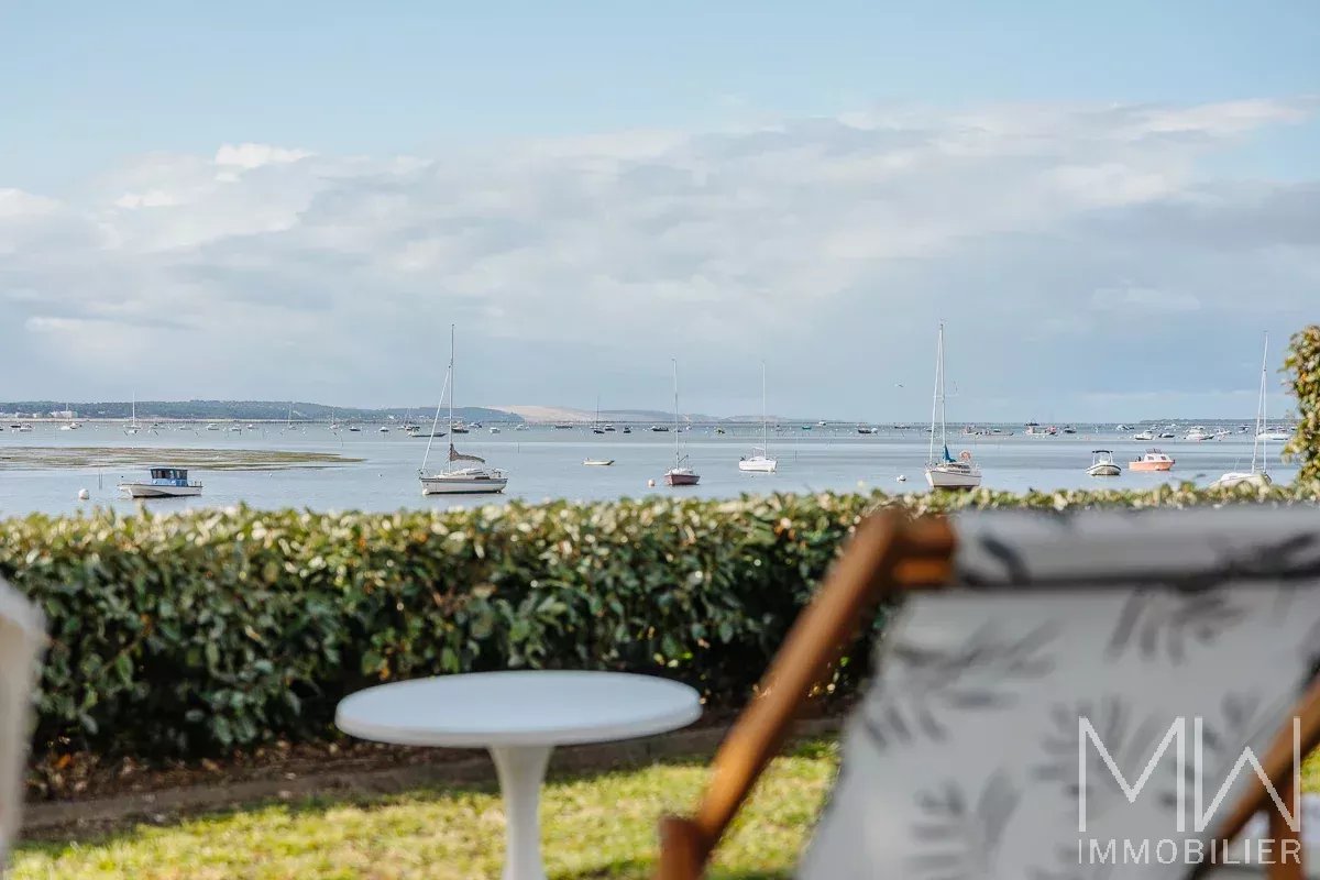 FRONT BEACH VILLA – PETIT PIQUEY – SLEEPS 8