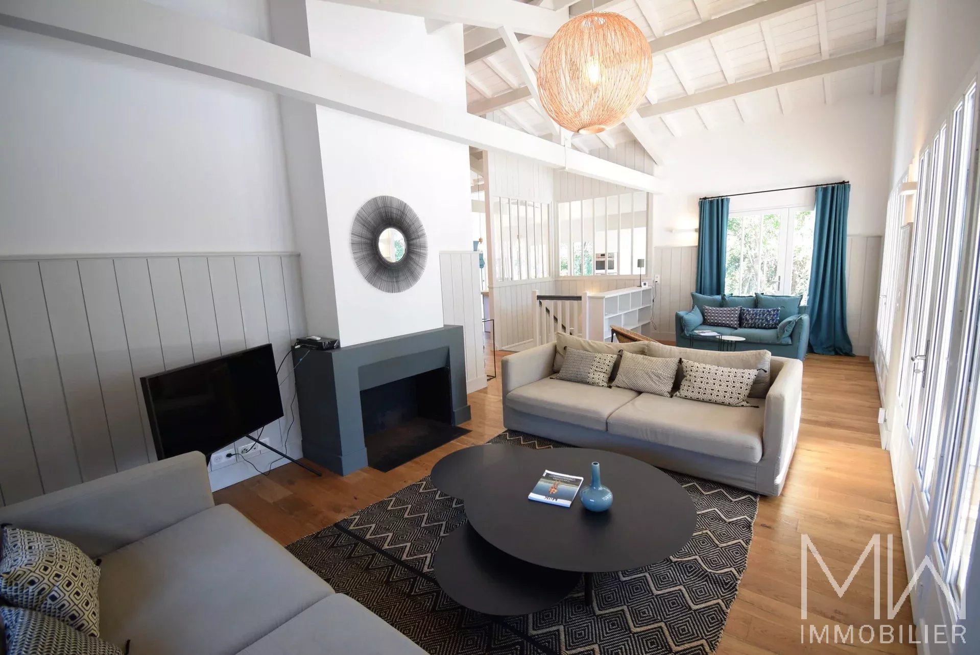 PRETTY WOODEN VILLA IN THE HEART OF CAP FERRET – SLEEPS 8