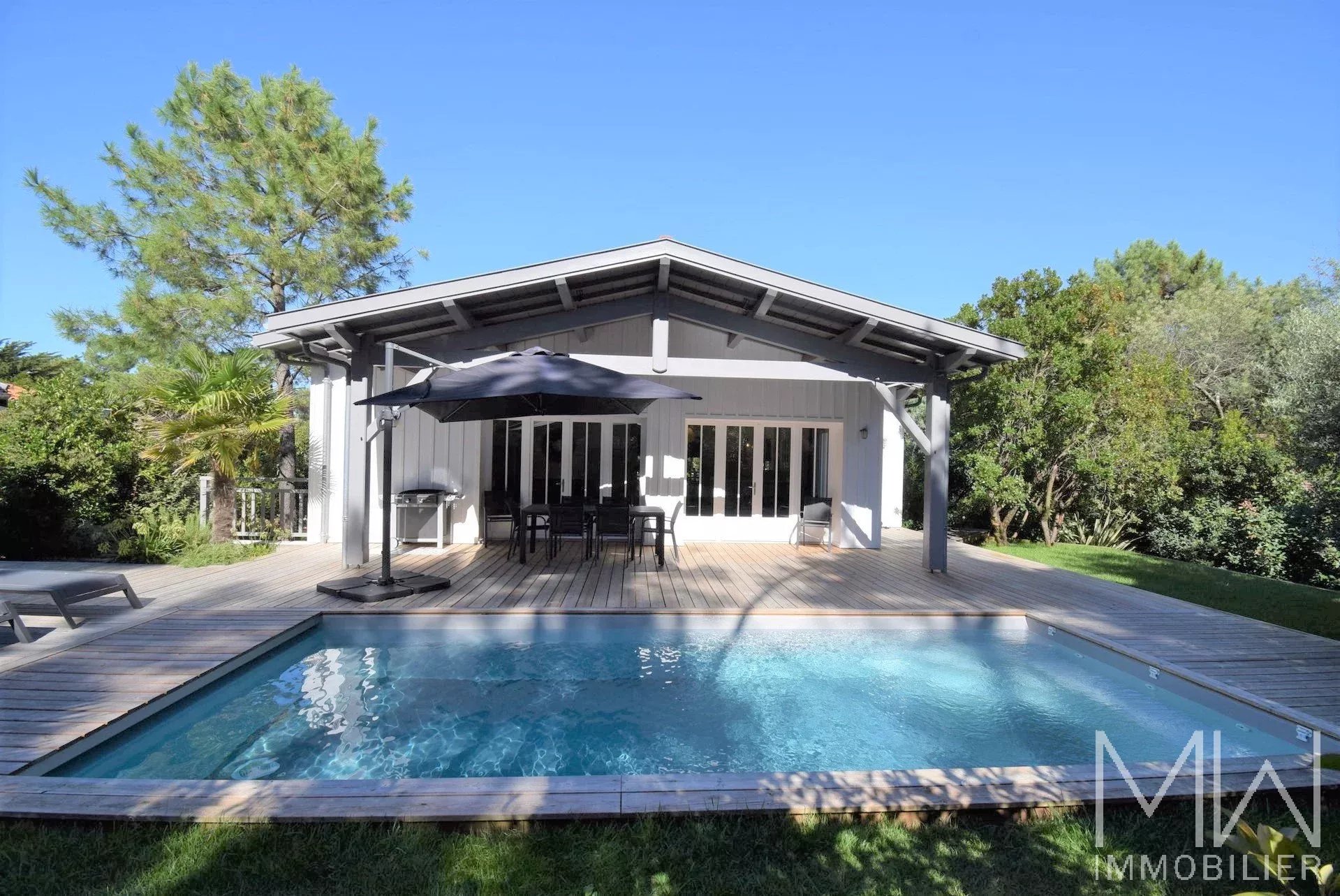 PRETTY WOODEN VILLA IN THE HEART OF CAP FERRET – SLEEPS 8