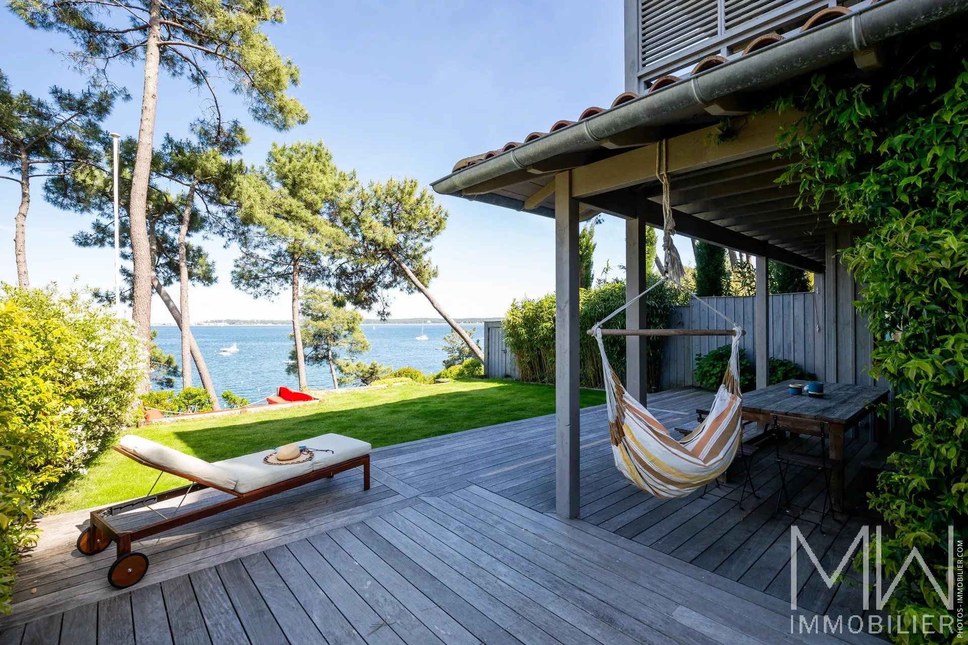 VILLA FOR RENT IN THE FIRST LINE OF ARCACHON BAY – SLEEPS 10