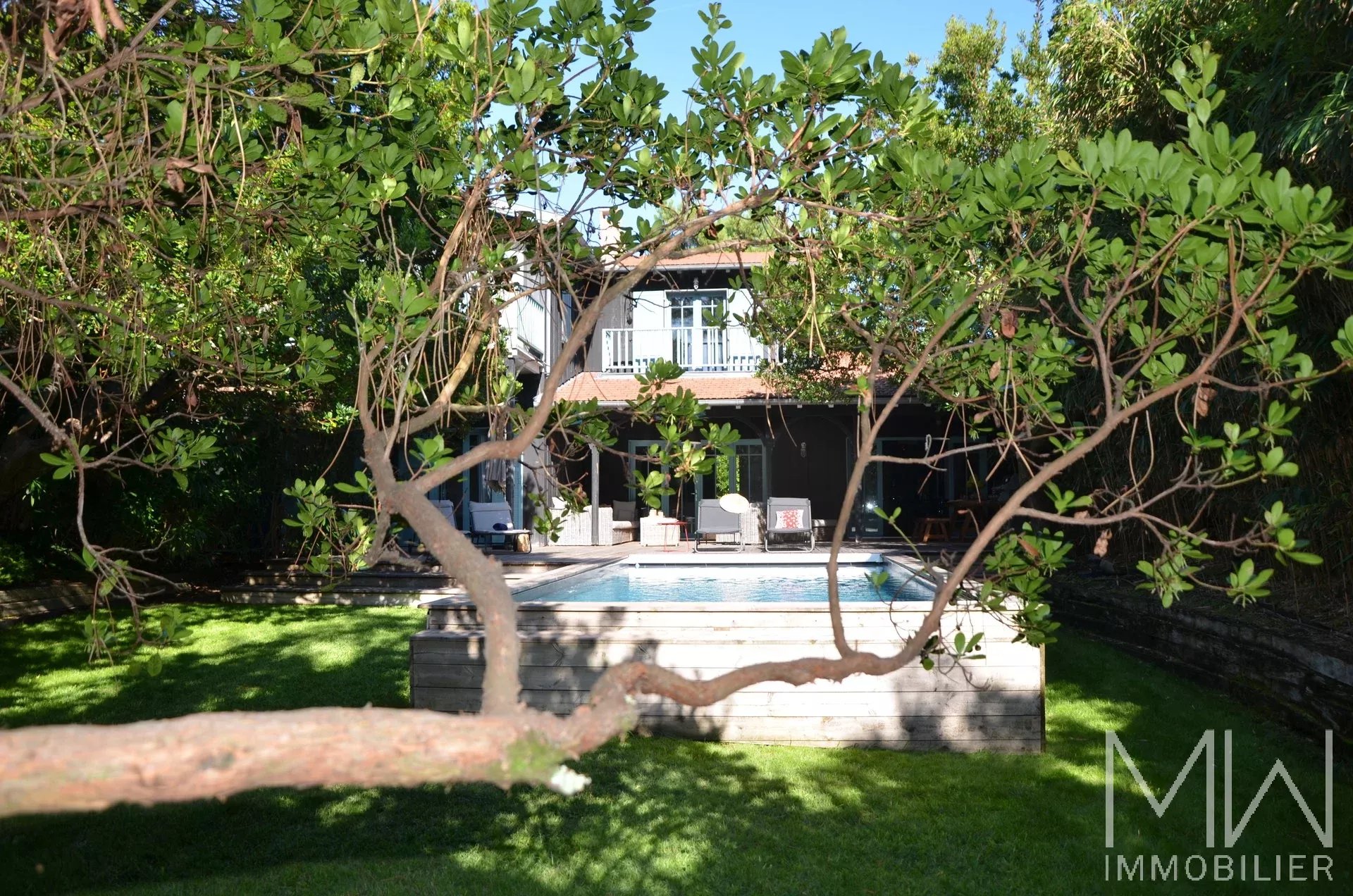 PRESTIGE SEASONAL RENTAL WITH SWIMMING POOL – CAP FERRET – SLEEPS 10
