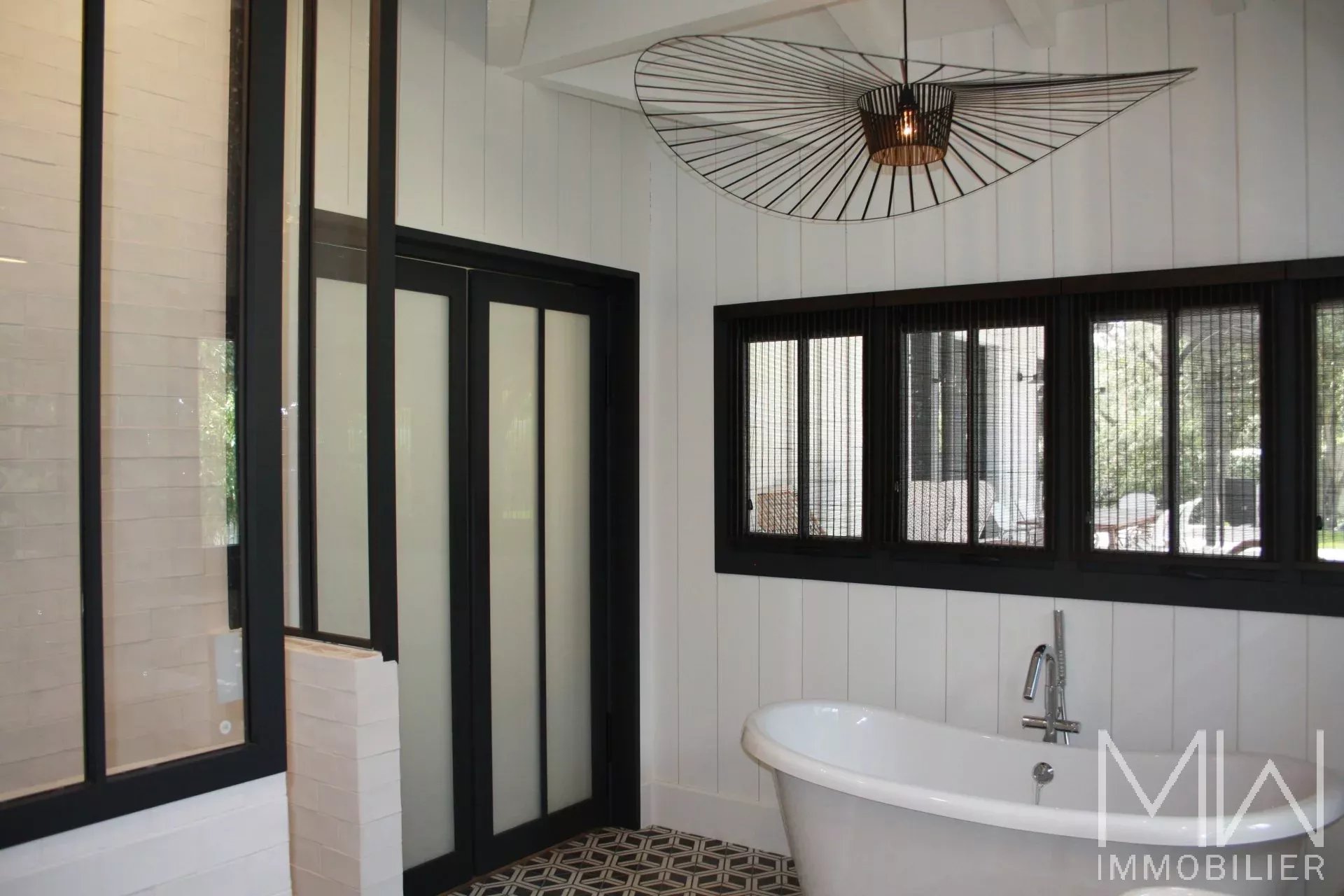 LUXURY VILLA WITH POOL – SLEEPS 10