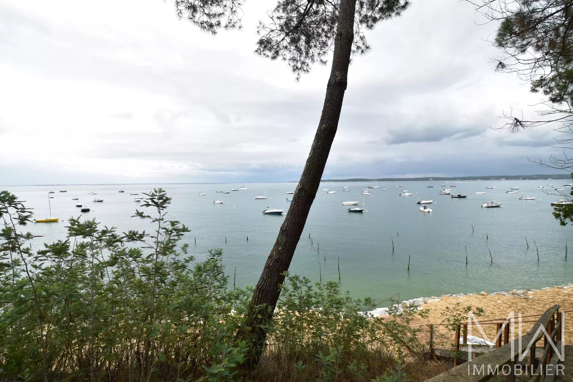 JOLI APPARTEMENT EN 1ERE LIGNE DU BASSIN – LA VIGNE -6 COUCHAGES