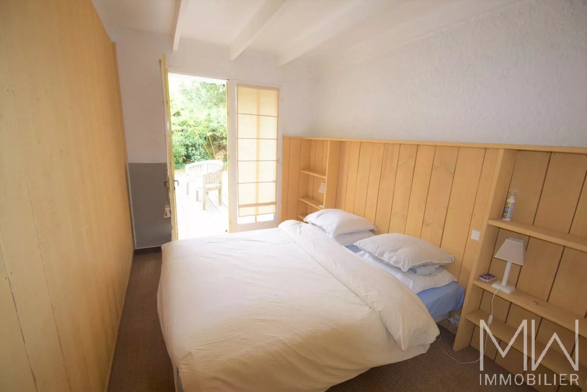 HOLIDAY RENTALS – LA VIGNE – SLEEPS 6