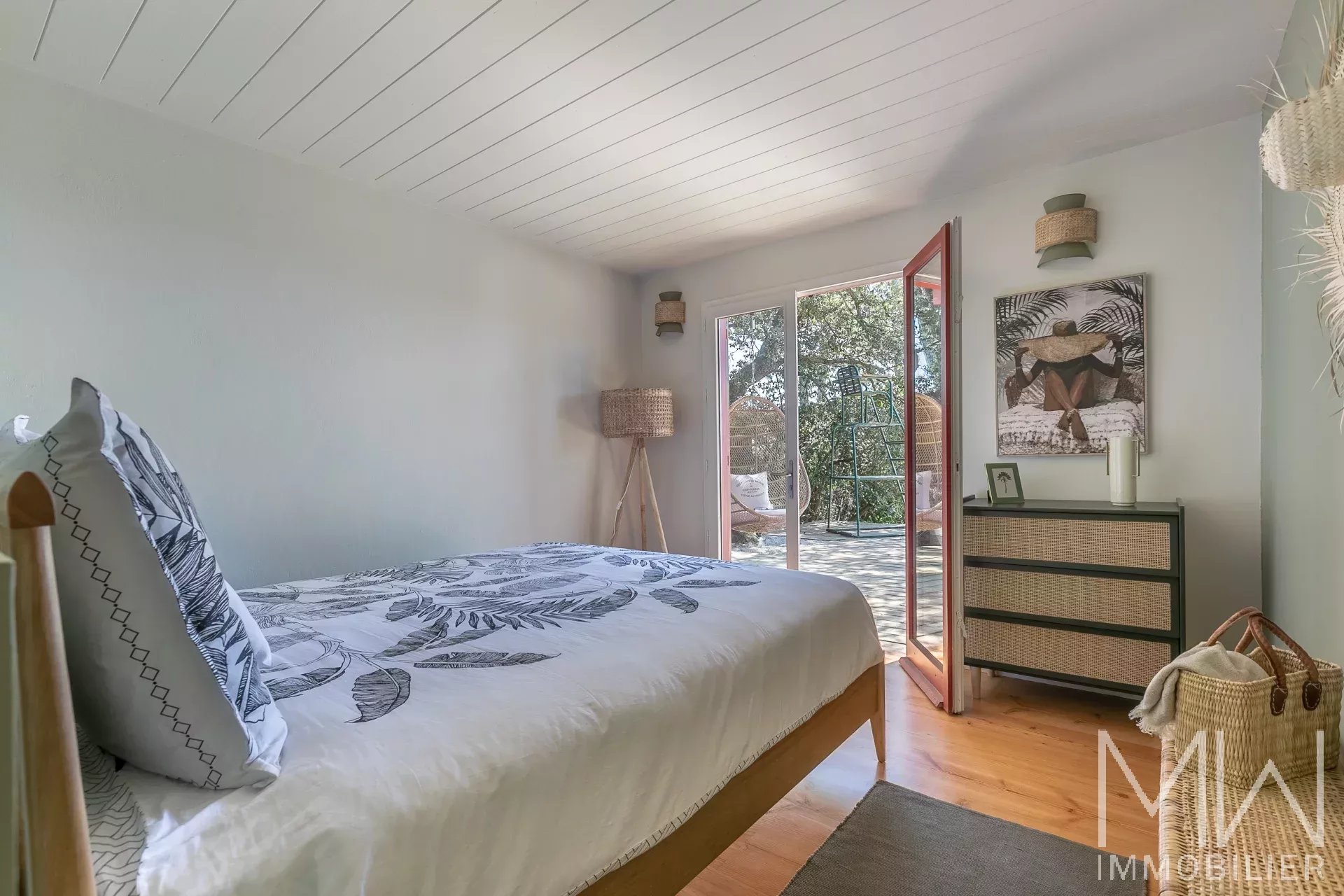 CHARMING VILLA ON THE 1ST LINE – 44HA AREA – CAP FERRET – SLEEPS 8