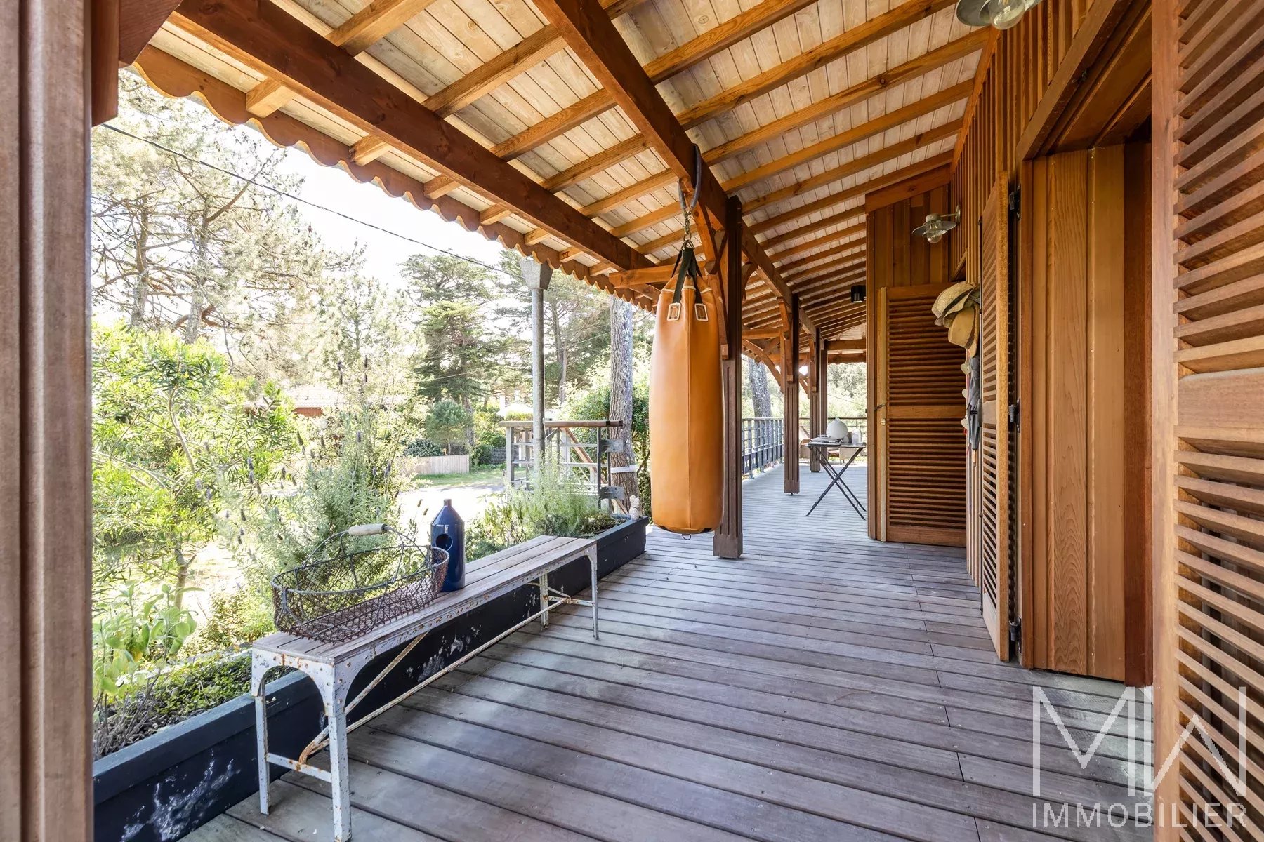 PLEASANT WOODEN VILLA WITH SWIMMING POOL – CAP FERRET – SLEEPS 10