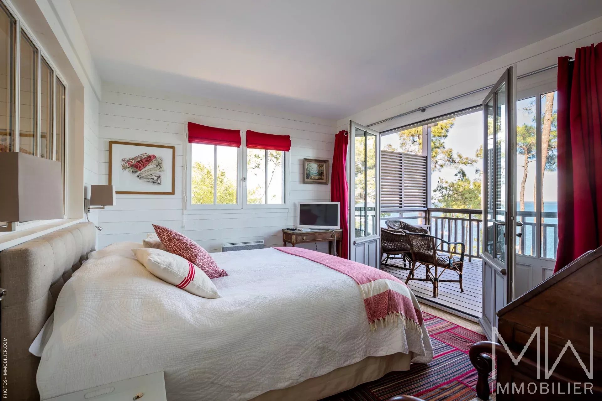 VILLA FOR RENT IN THE FIRST LINE OF ARCACHON BAY – SLEEPS 10