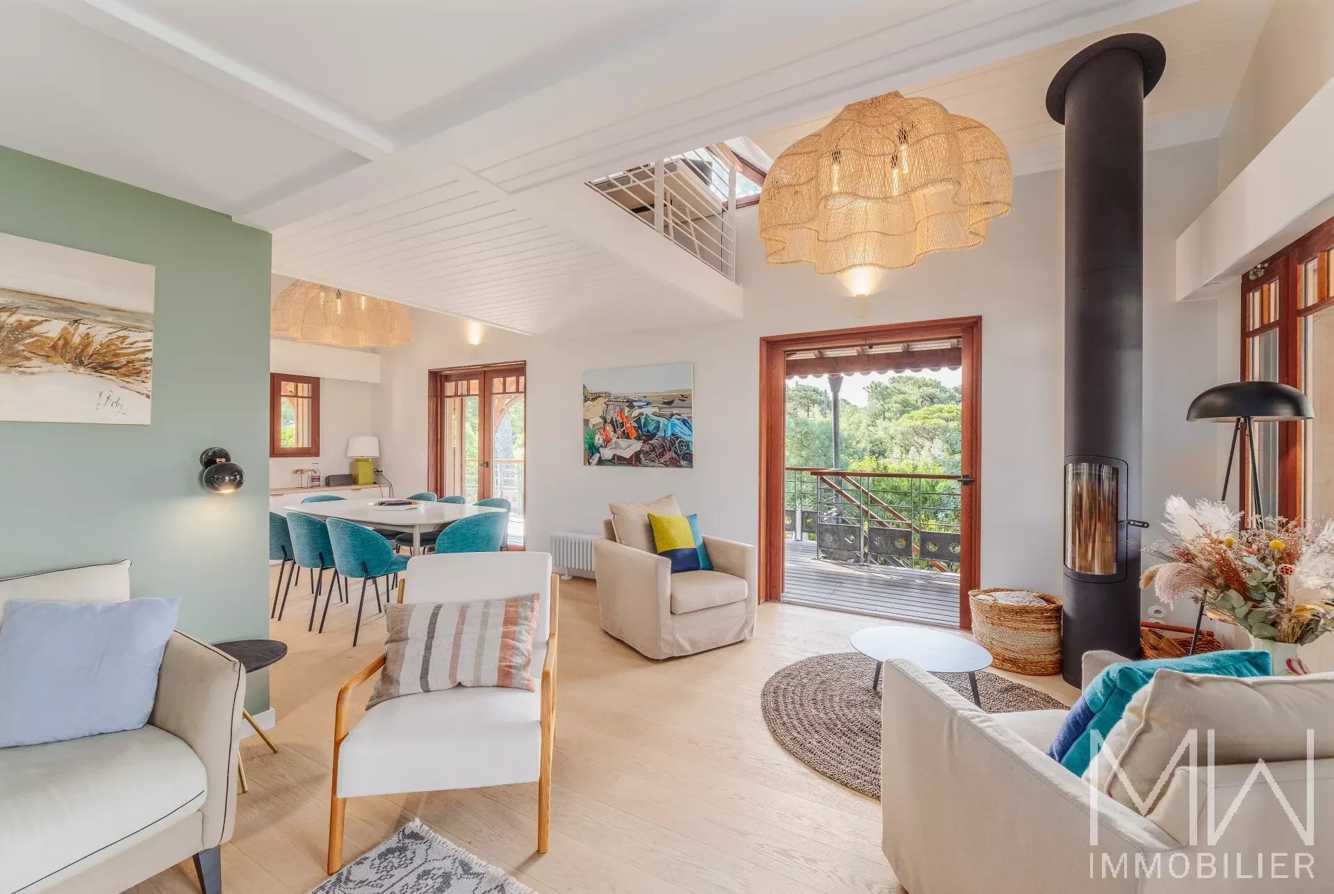 PLEASANT WOODEN VILLA WITH SWIMMING POOL – CAP FERRET – SLEEPS 10