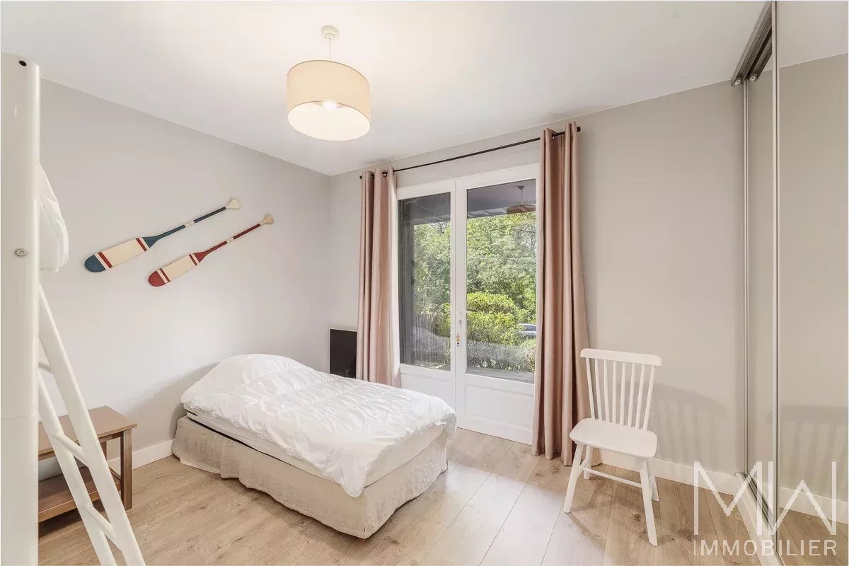 BEAUTIFUL WOODEN VILLA – LA POINTE AUX CHEVAUX PETIT PIQUEY – SLEEPS 9