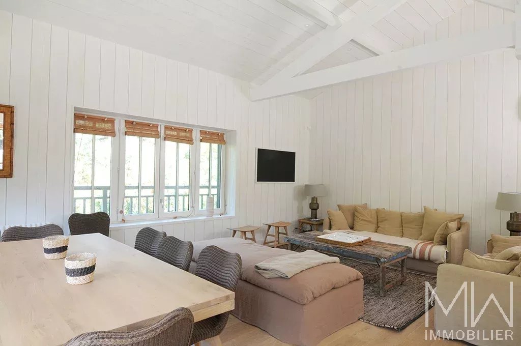 BEAUTIFUL VILLA WOOD AT THE POINTE DU CAP FERRET – SLEEPS 14