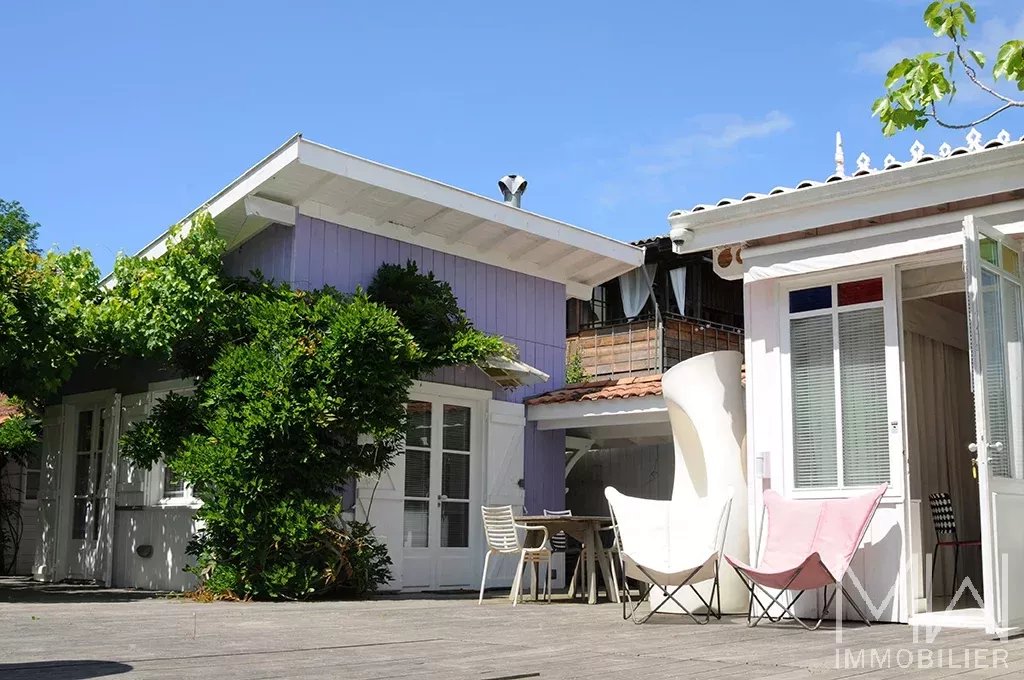 WATERFRONT VILLA – VILLAGE DES JACQUETS – SLEEPS 16