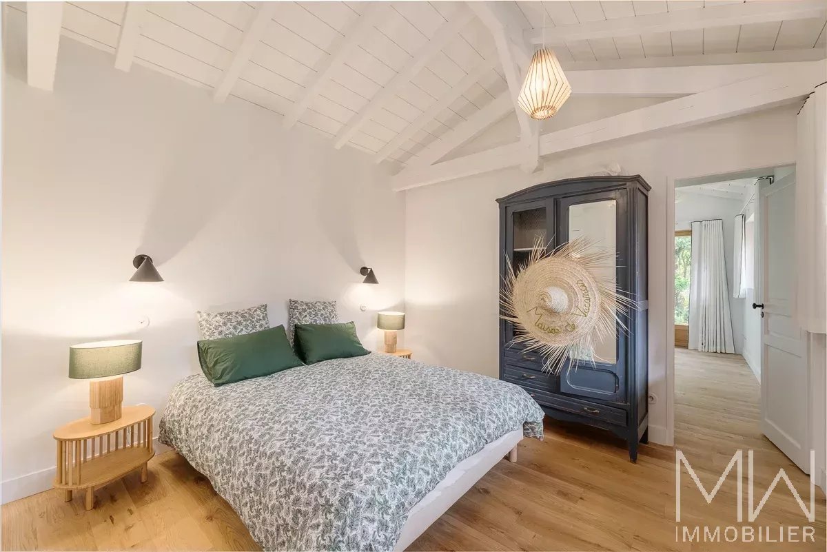 WOODEN VILLA WITH POOL – PETIT PIQUEY – SLEEPS 12