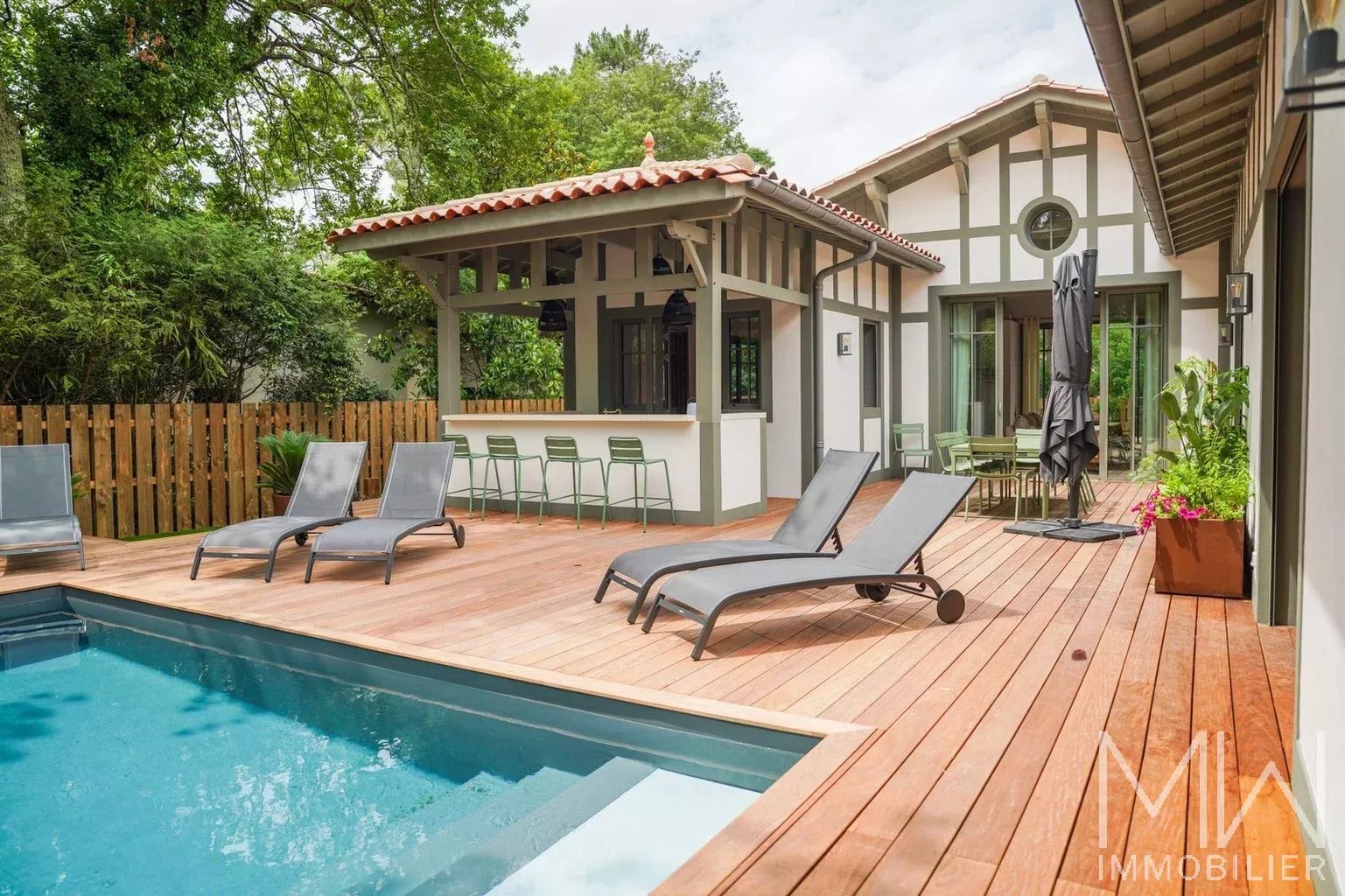 BEAUTIFUL HOUSE WITH POOL – PETIT PIQUEY – SLEEPS 12