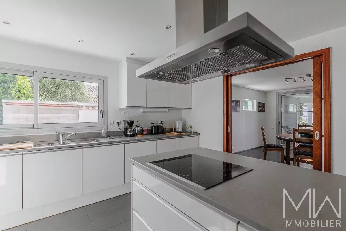 FRONT BEACH VILLA – PETIT PIQUEY – SLEEPS 8