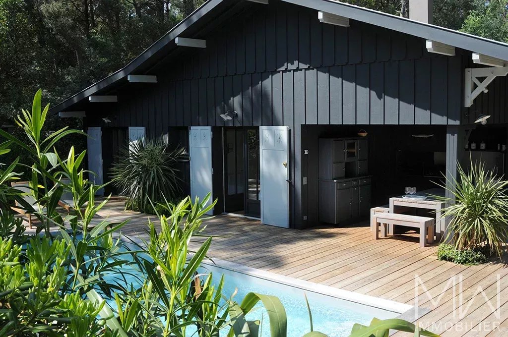 BEAUTIFUL VILLA WOOD AT THE POINTE DU CAP FERRET – SLEEPS 14