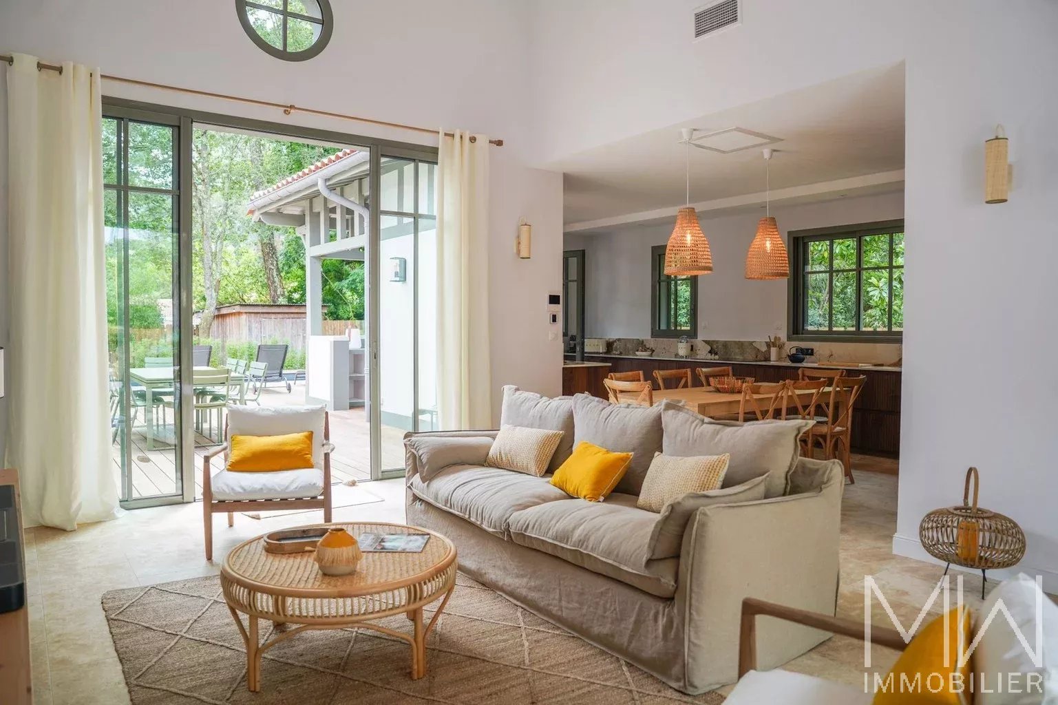 BEAUTIFUL HOUSE WITH POOL – PETIT PIQUEY – SLEEPS 12