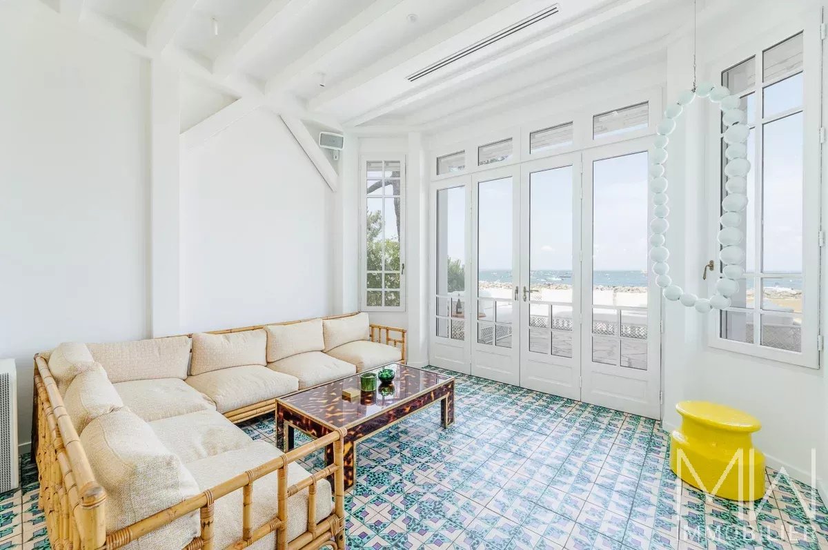 TYPICAL BEACH FRONT VILLA – CAP FERRET – SLEEPS 10