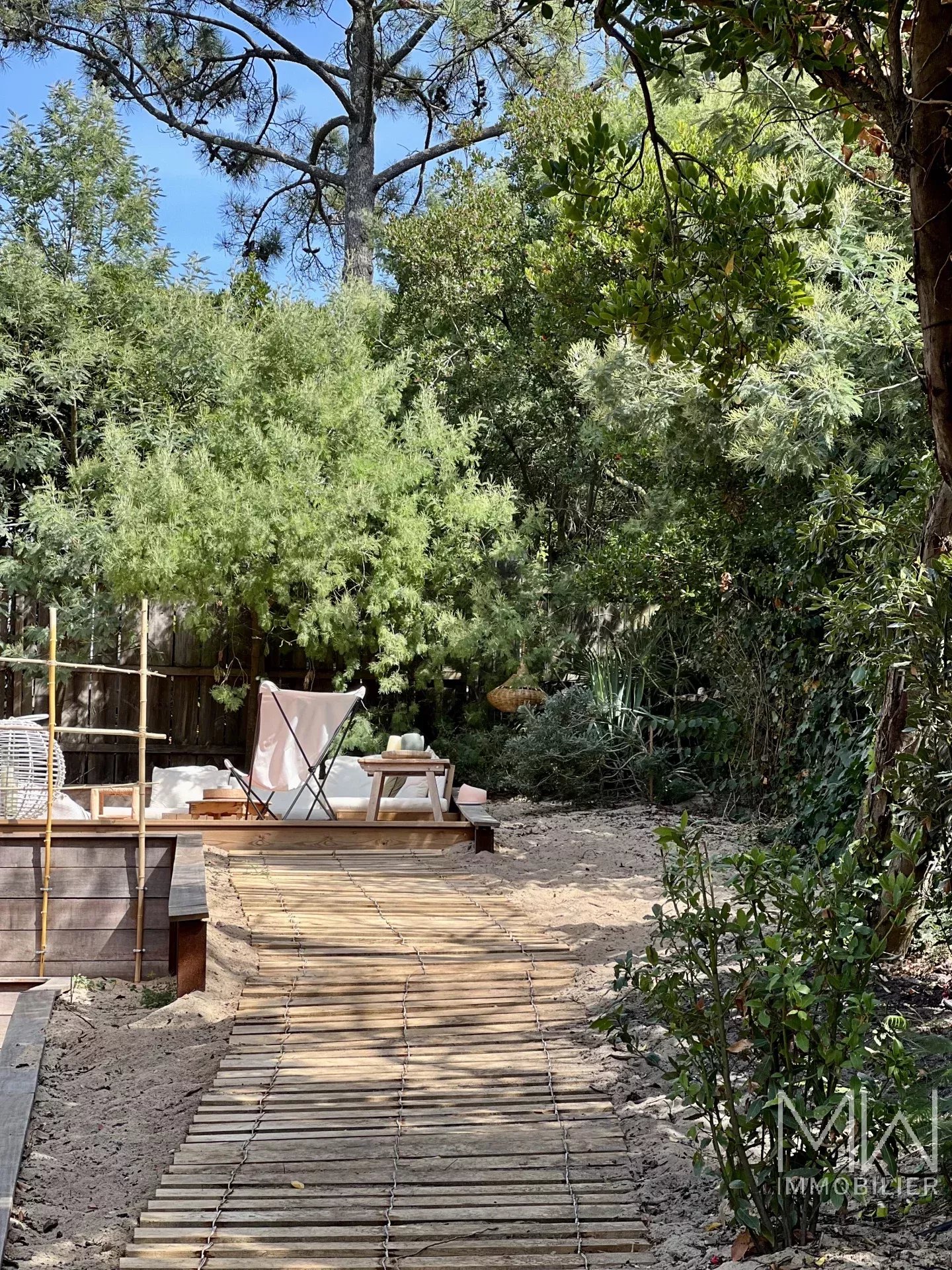 BEAUTIFUL WOODEN VILLA IN THE HEART OF CAP FERRET – SLEEPS 14