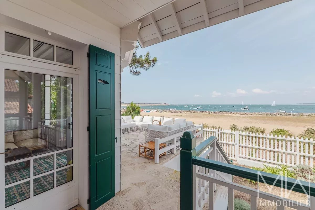 TYPICAL BEACH FRONT VILLA – CAP FERRET – SLEEPS 10