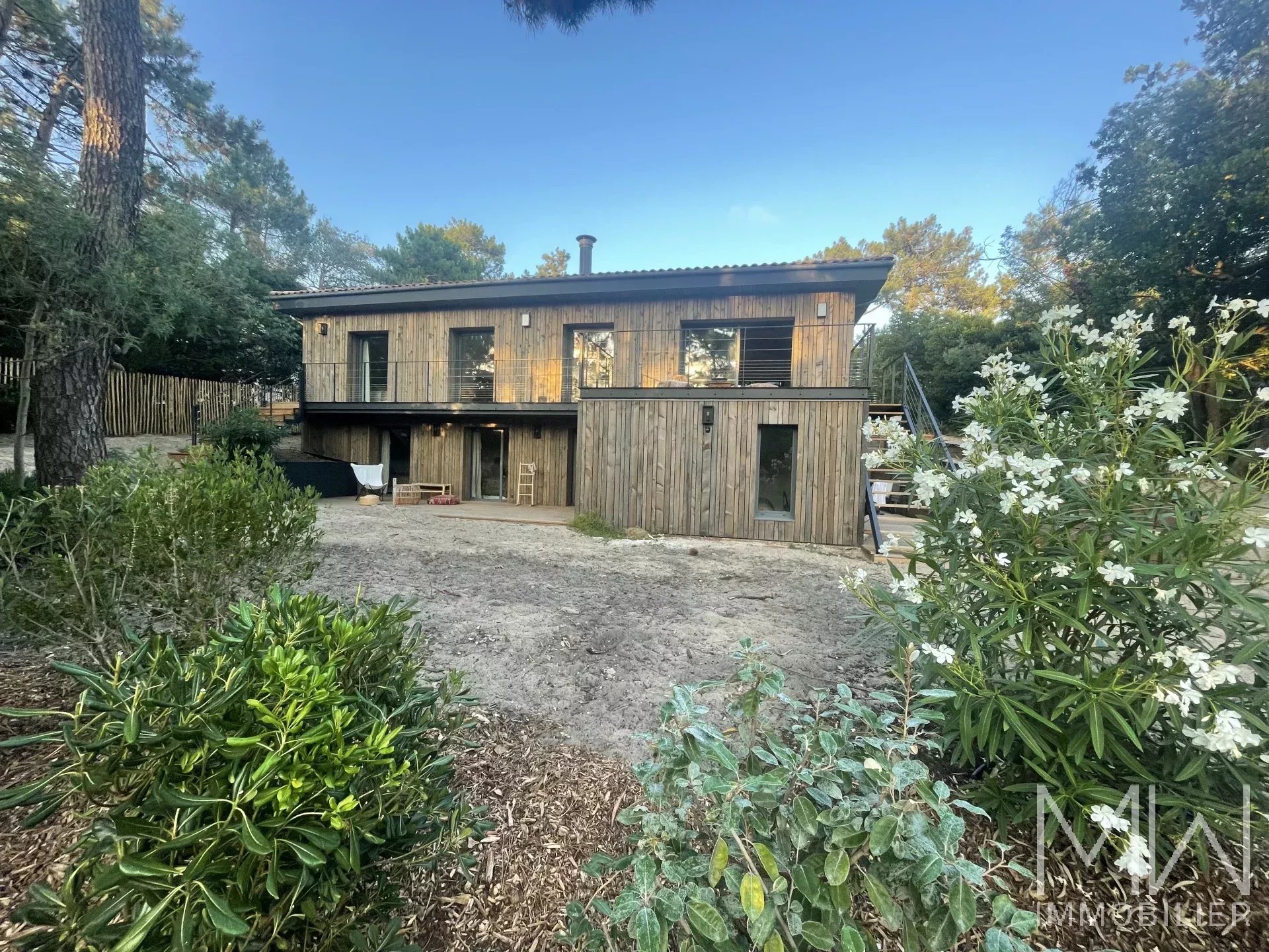 BEAUTIFUL WOODEN VILLA IN THE HEART OF CAP FERRET – SLEEPS 14