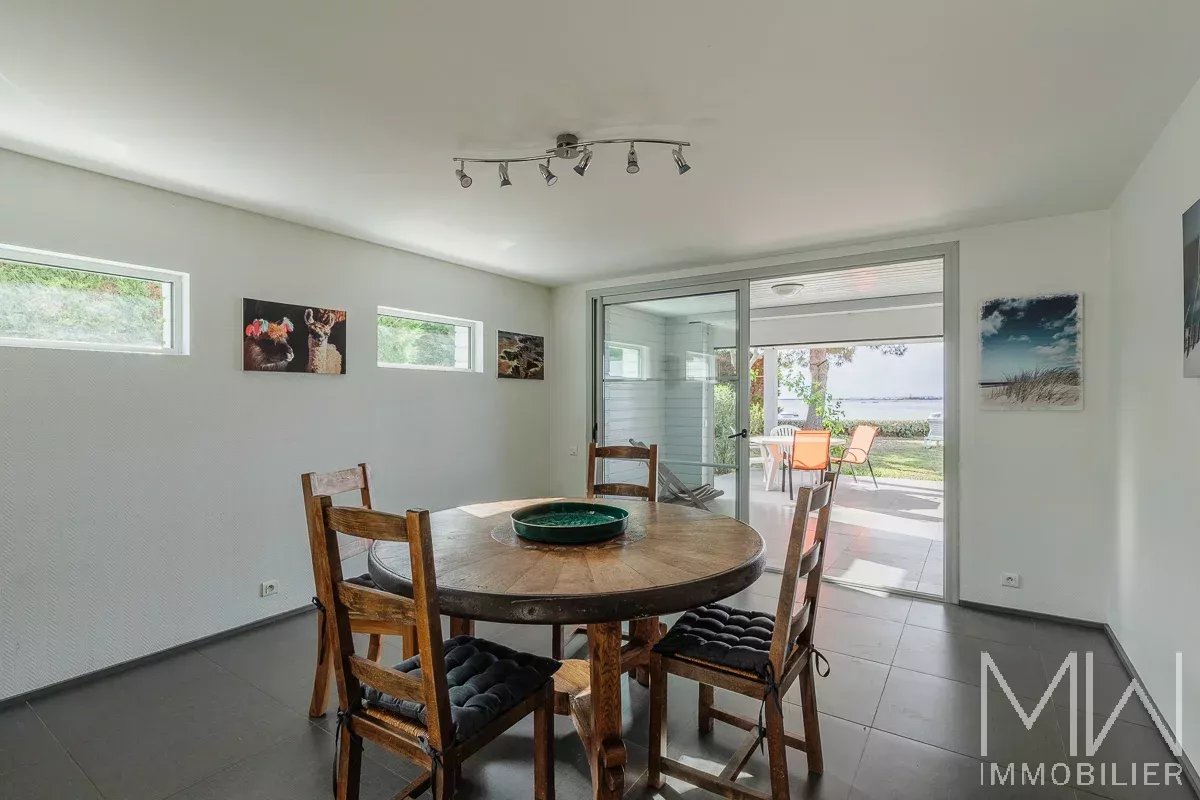 FRONT BEACH VILLA – PETIT PIQUEY – SLEEPS 8