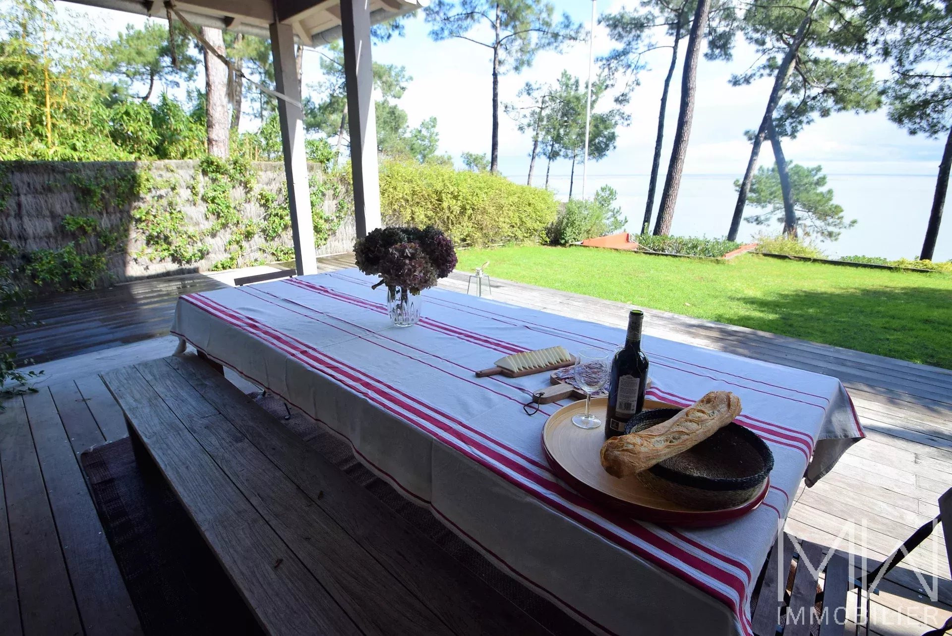 VILLA FOR RENT IN THE FIRST LINE OF ARCACHON BAY – SLEEPS 10