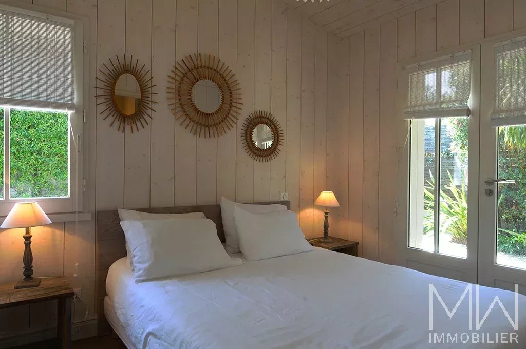 PRETTY WOODEN VILLA WITH POOL – HYPER CENTRE CAP FERRET – SLEEPS 8