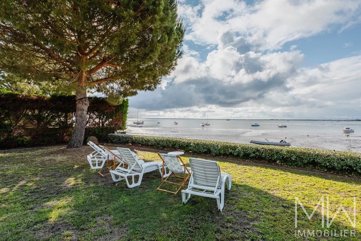 FRONT BEACH VILLA – PETIT PIQUEY – SLEEPS 8