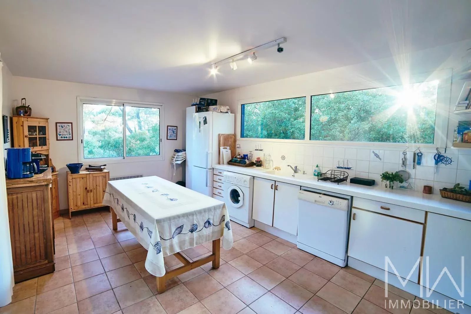 PLEASANT VILLA WITH POOL IN THE HEART OF THE VILLAGE – CAP FERRET – SLEEPS 8