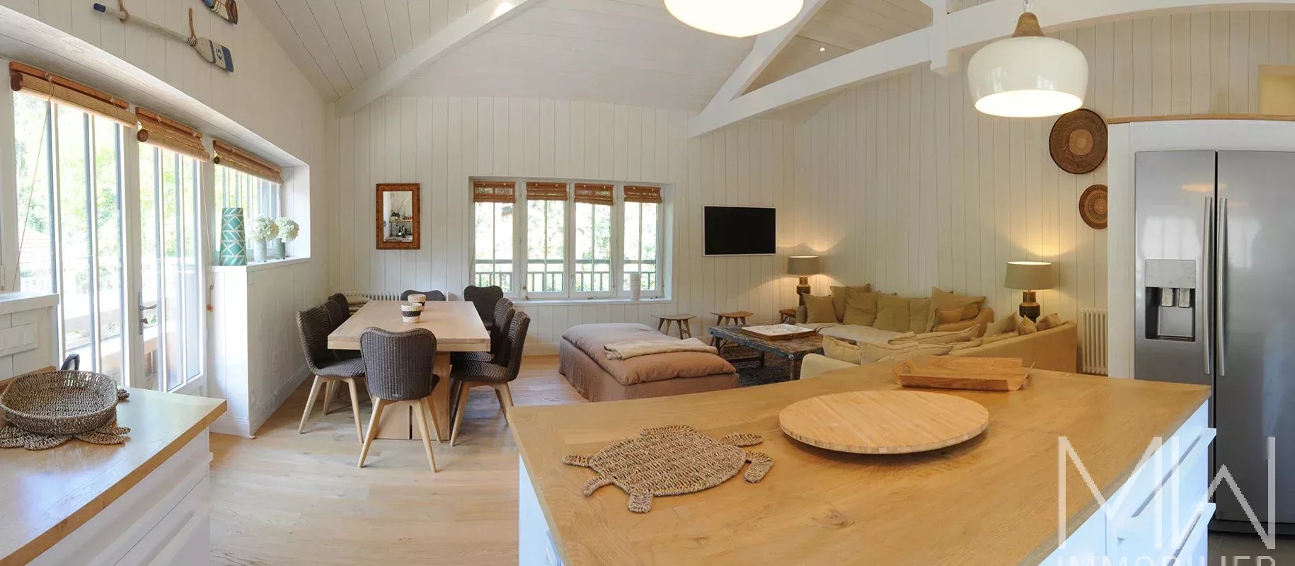 BEAUTIFUL VILLA WOOD AT THE POINTE DU CAP FERRET – SLEEPS 14