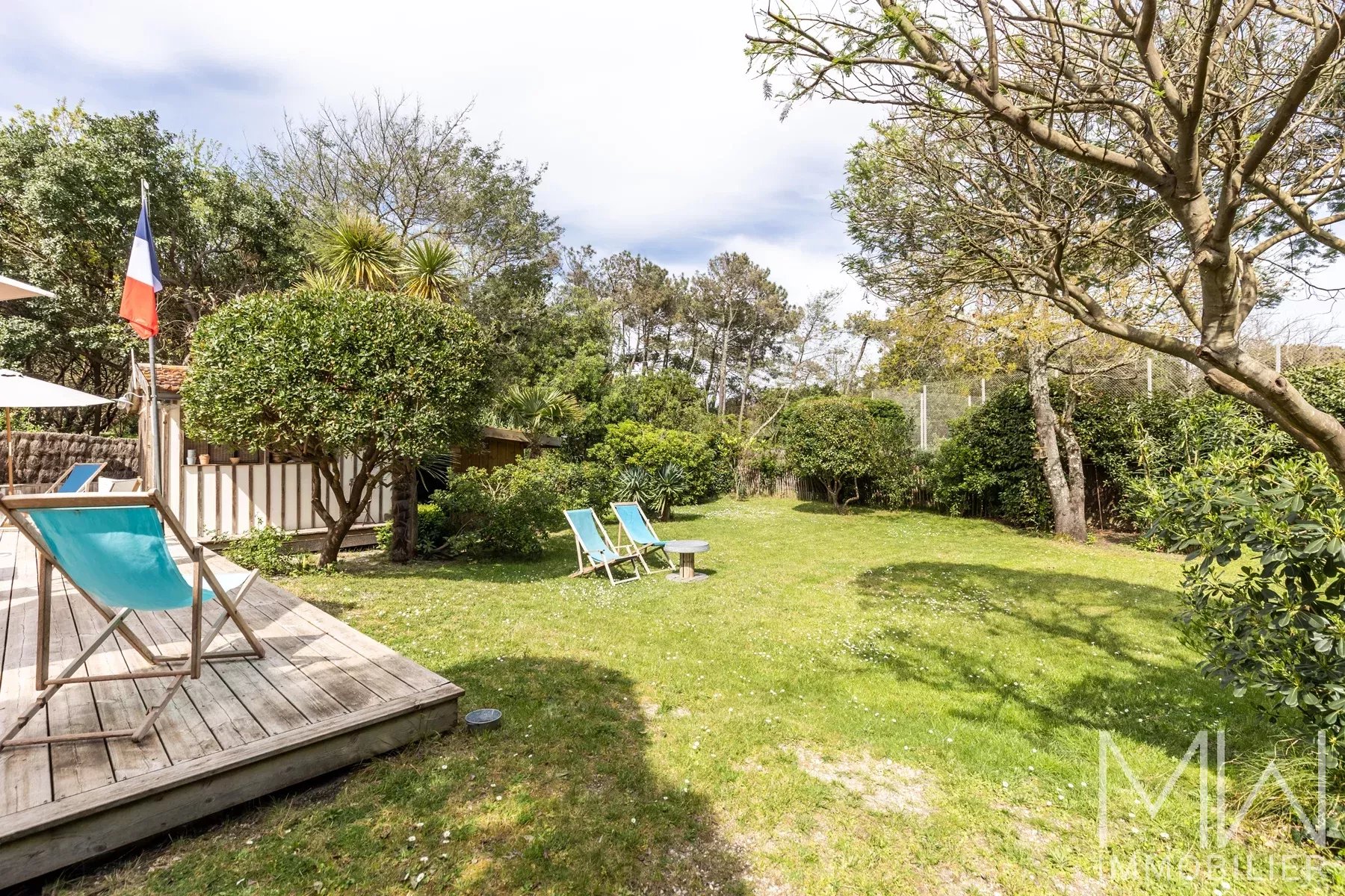 CHARMING VILLA AT THE FOOT OF THE DUNES – SLEEPS 8