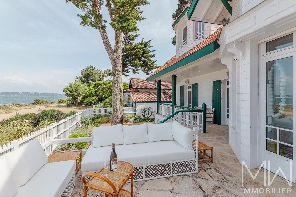 TYPICAL BEACH FRONT VILLA – CAP FERRET – SLEEPS 10