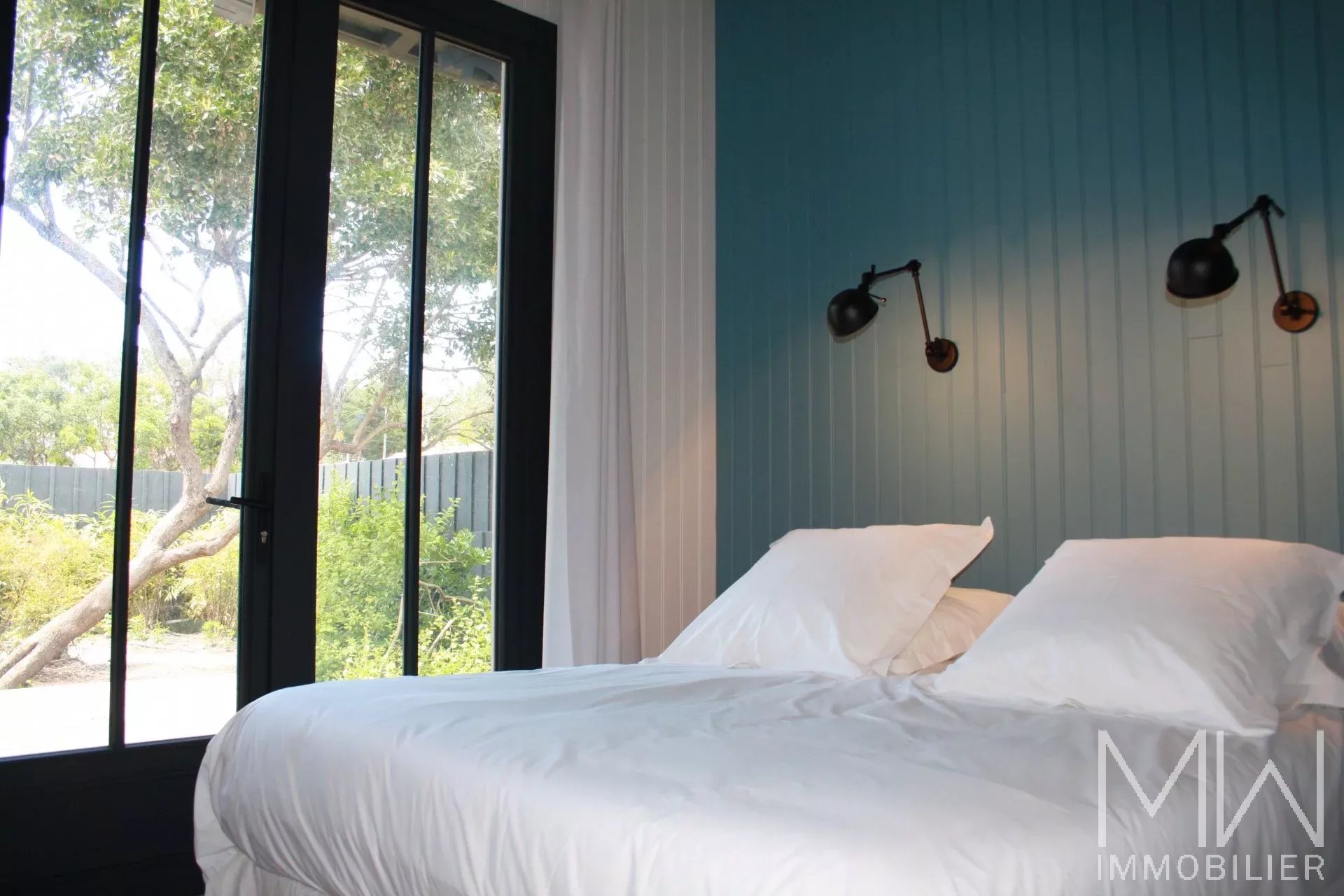 LUXURY VILLA WITH POOL – SLEEPS 10