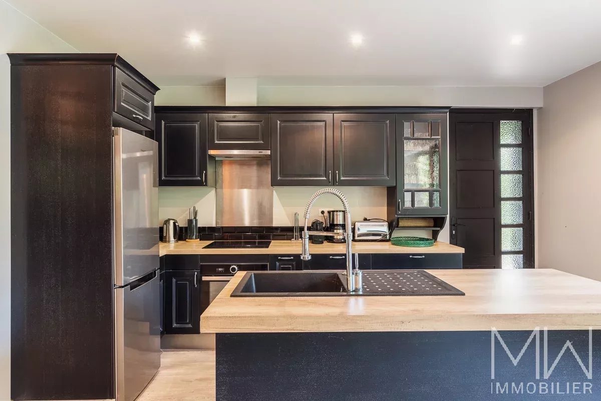 BEAUTIFUL WOODEN VILLA – LA POINTE AUX CHEVAUX PETIT PIQUEY – SLEEPS 9